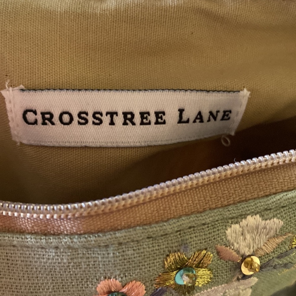Beautifully detailed embroidered clutch! - Picture 3 of 15